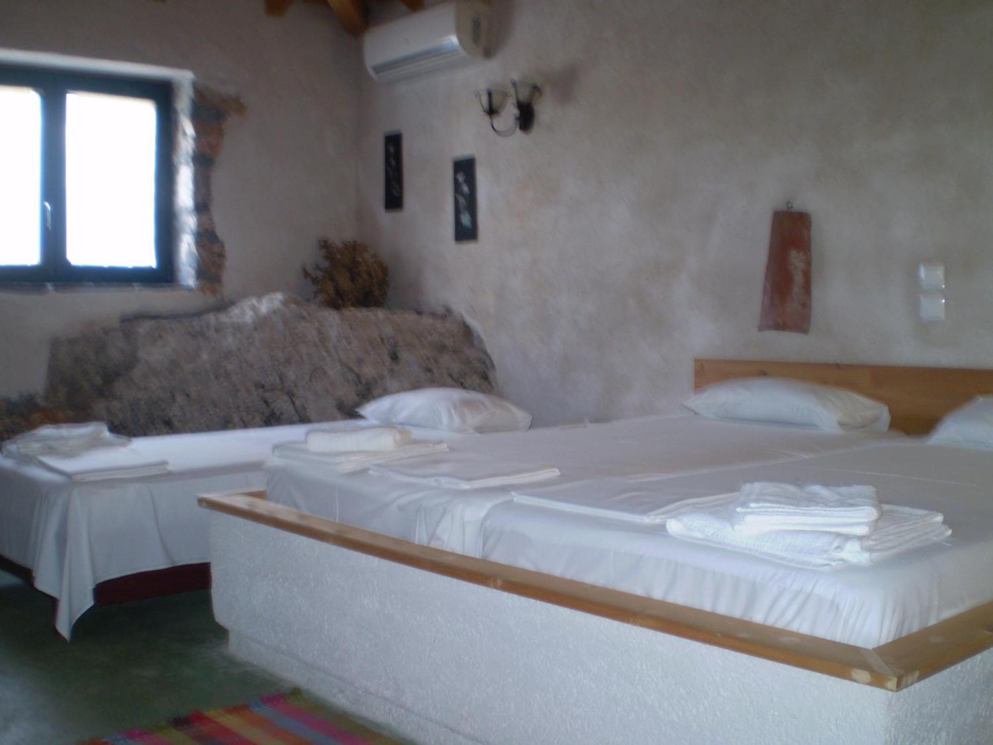 Arachovitika Kalivia Hotel Karyes ห้อง รูปภาพ