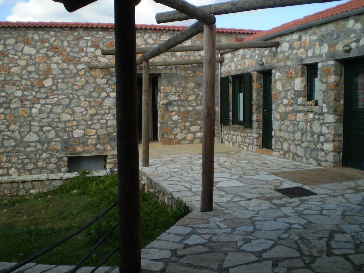 Arachovitika Kalivia Hotel Karyes ภายนอก รูปภาพ