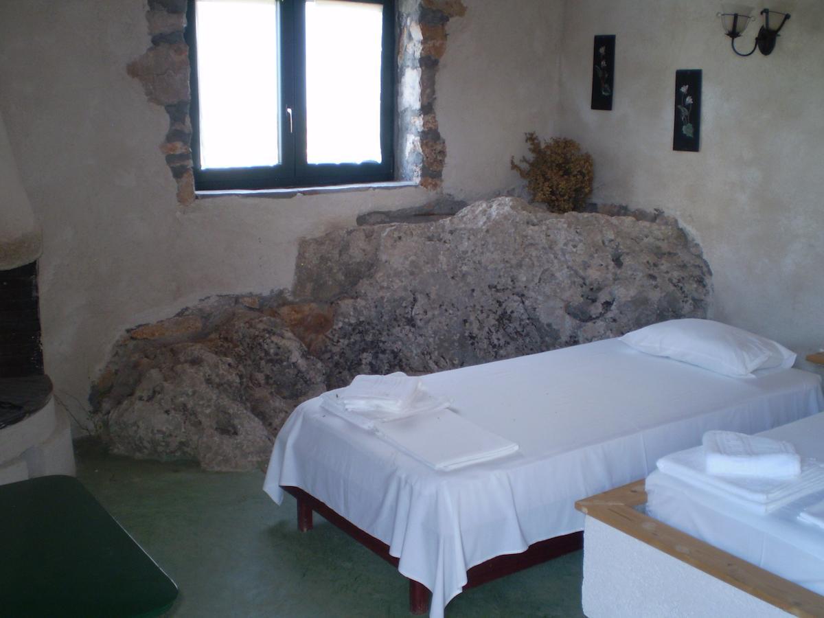 Arachovitika Kalivia Hotel Karyes ภายนอก รูปภาพ